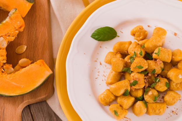 Gnocchi di zucca aromatizzati con salvia