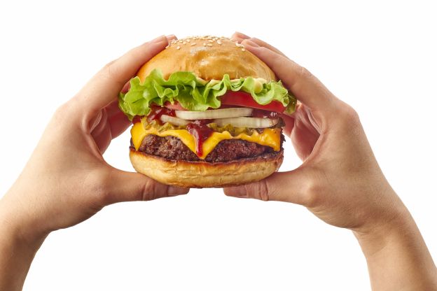 Un hamburger del fast food puo' essere composto di carne proveniente fino a 100 mucche