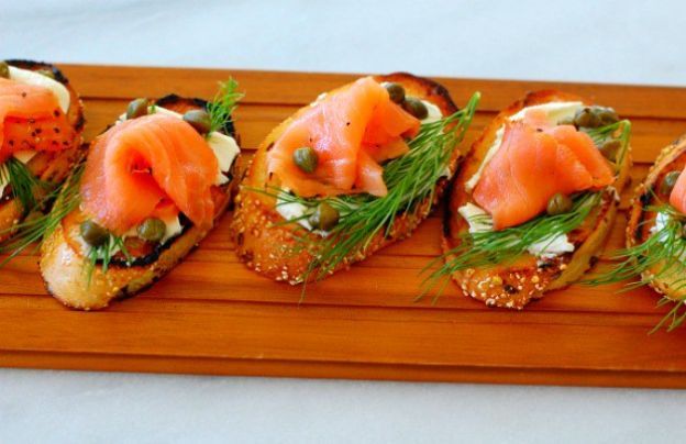 Tartine salmone e capperi