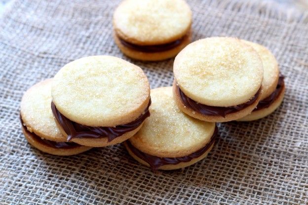 Biscotti farciti alla nutella