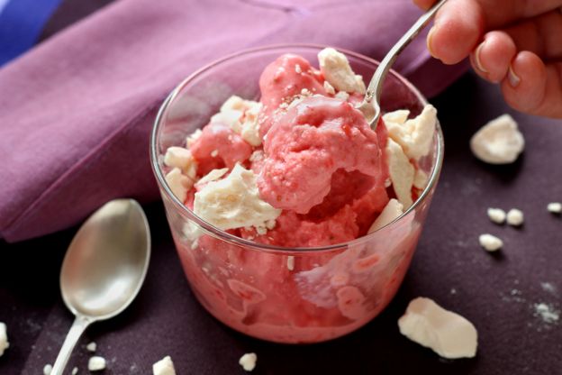 Frozen yogurt alla fragola (pronto in 5 minuti)