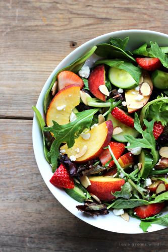 Insalata di pesche alla fragola