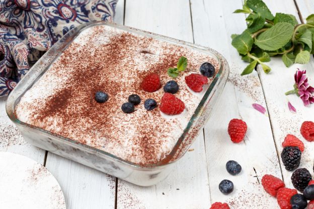 6. Tiramisu ai frutti di bosco