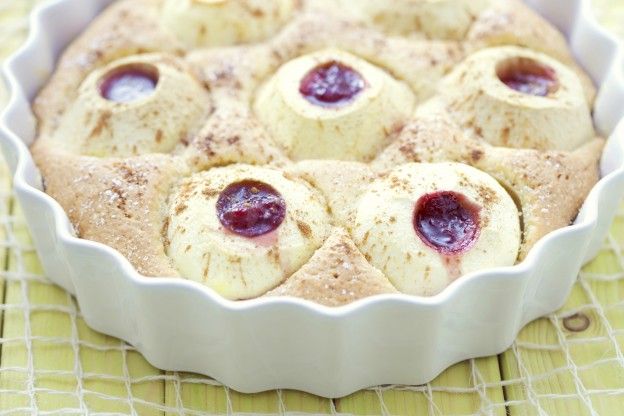 Torta con mele e marmellata