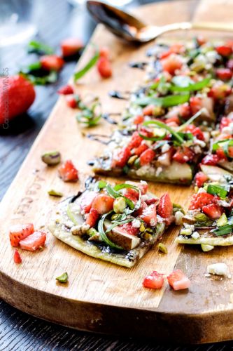 Toast Fragole, Pera e Pesto condita con Aceto Balsamico