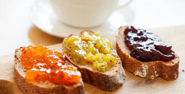 Pane tostato con mermellata