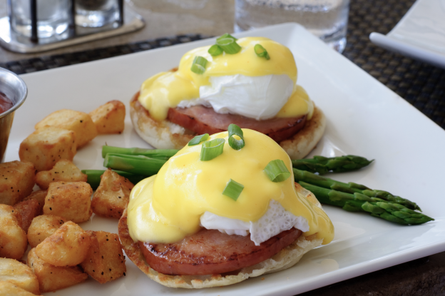 Eggs benedict