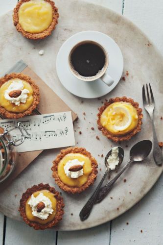 Torta al limone e ciuffetti di panna