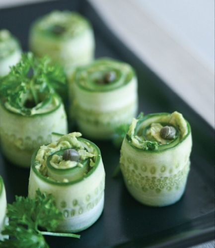 Rotolini di cetriolo all'avocado