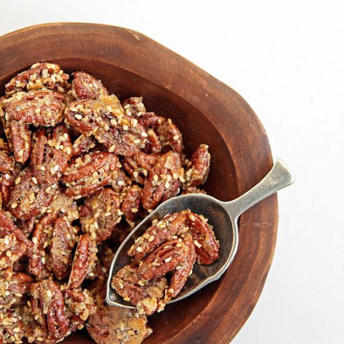 Noci pecan al sesamo e rosmarino