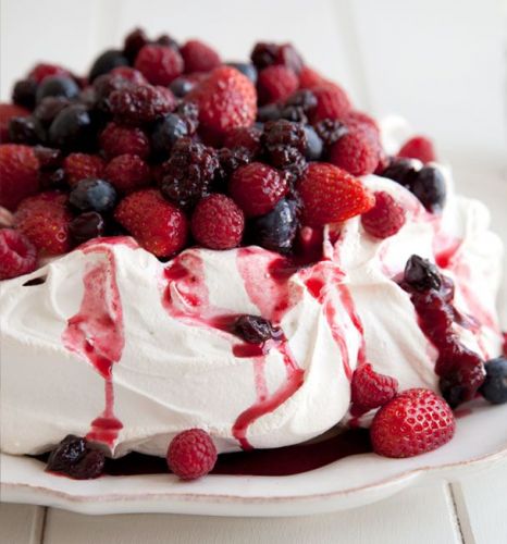 Pavlova ai frutti di bosco