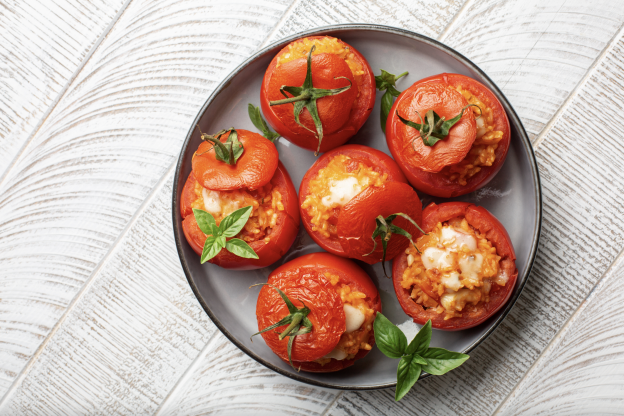 Pomodori ripieni con riso e mozzarella