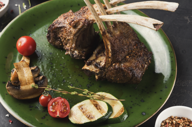 Il filetto d’agnello con pomodori e zucchine