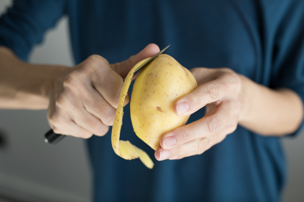 Sbucciare le patate con il minimo sforzo