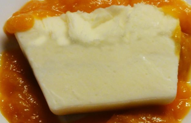 Il semifreddo con salsa al mango