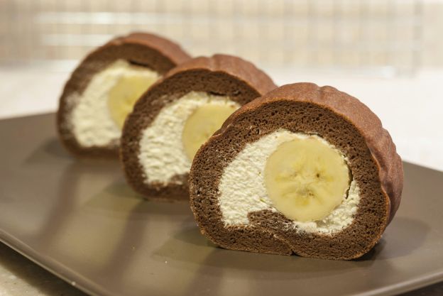 Rotolo al cacao, crema al mascarpone e banane