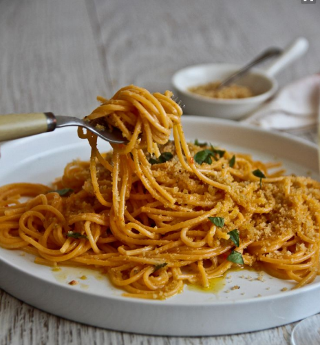 Spaghetti alle acciughe e pangrattato