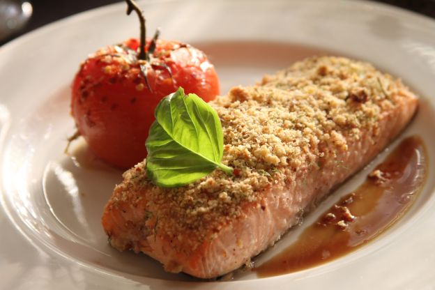 Salmone gratinato alle noci