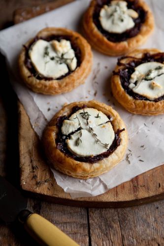 Tartellette con formaggio caprino