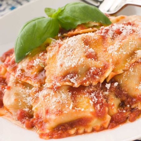 Ravioli di formaggio con finocchietto selvatico e menta