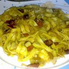 Tagliatelle zucchine, speck e scalogno