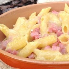 Penne o tagliatelle panna e prosciutto al forno