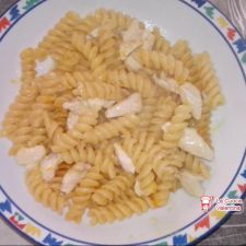 Pasta con pollo e zafferano