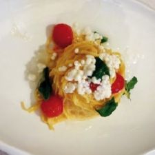 Tagliolini con pomodorini, basilico e caviale di bufala campana